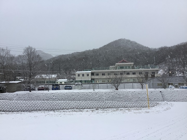 駐車場前の雪景色